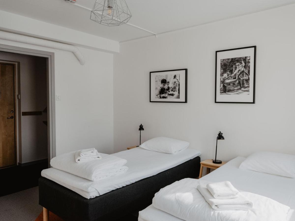 Twin Room,1396613843:JPEG